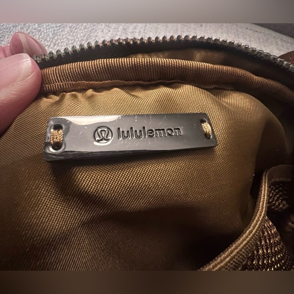 Lululemon Everywhere Belt Bag Brown Sherpa Fleece Travel Activewear Gym Casual - Picture 11 of 12